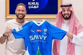 拜仁球迷为穆勒准备巨幅tifo